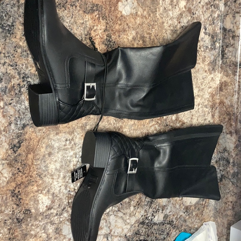 size 9 womens Arizona black boots